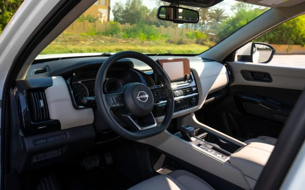 Pearl White Nissan Pathfinder Photo 7