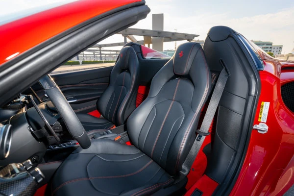 Red Ferrari F8 Tributo Spider Photo 5
