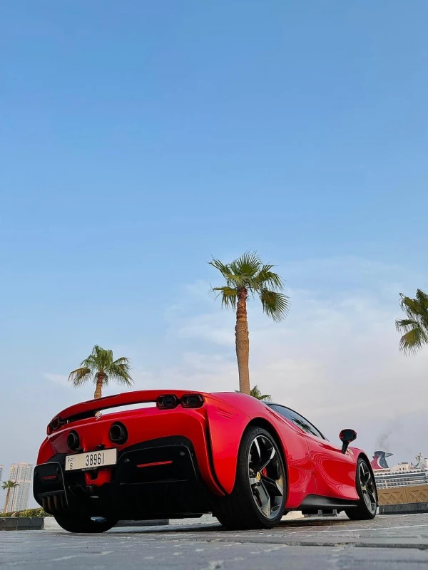 Красный Ferrari SF90 Photo 2