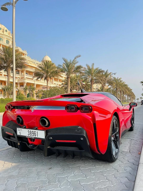 Красный Ferrari SF90 Photo 4