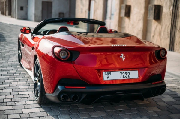 Red Ferrari Portofino Rosso Photo 2