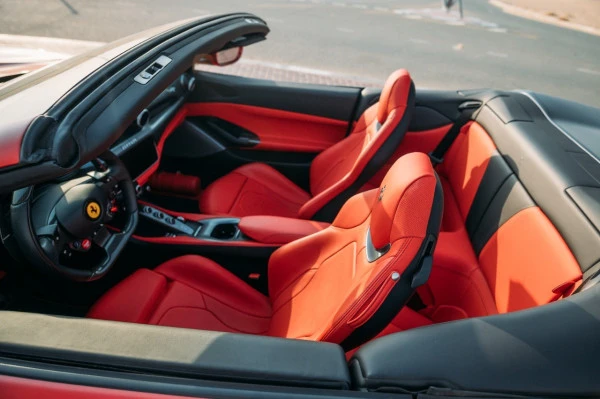 Red Ferrari Portofino Rosso Photo 4