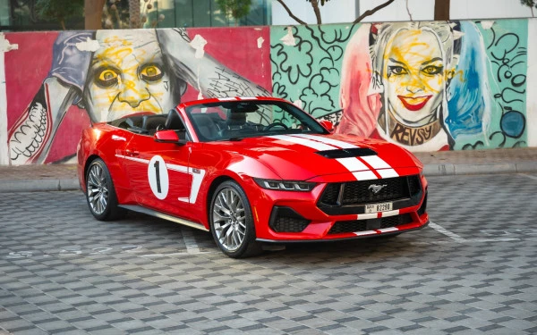 Red Ford Mustang cabrio Photo 10