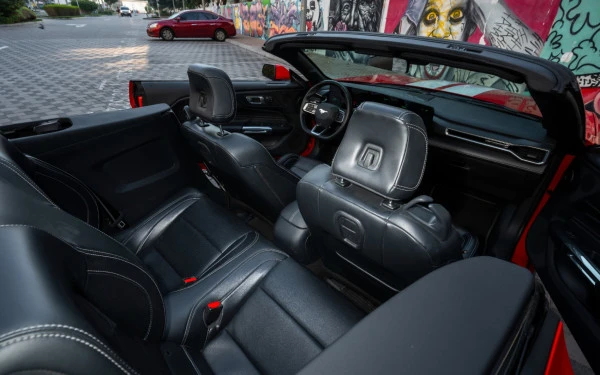 Red Ford Mustang cabrio Photo 19