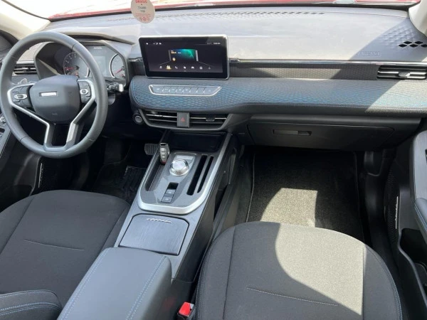 Red Haval Jolion Photo 5