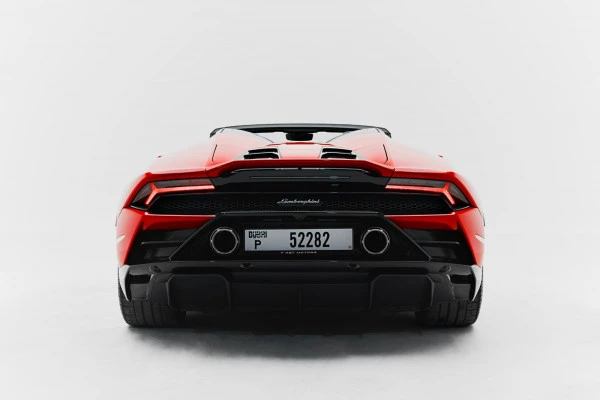 Красный Lamborghini Huracan Evo Akropovic Photo 2