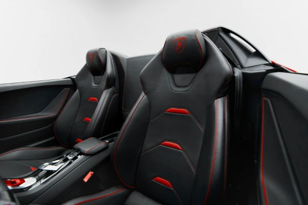 Красный Lamborghini Huracan Evo Akropovic Photo 4