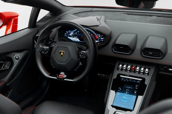 Красный Lamborghini Huracan Evo Akropovic Photo 5