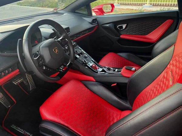 Red Lamborghini Huracan Photo 2