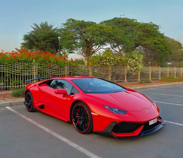 Red Lamborghini Huracan Photo 5