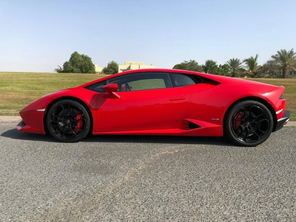 Red Lamborghini Huracan Photo 4