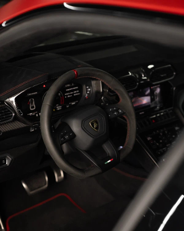 Red Lamborghini Urus PERFORMANTE Photo 2