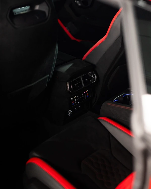 Red Lamborghini Urus PERFORMANTE Photo 3