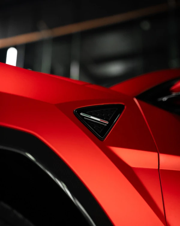 Red Lamborghini Urus PERFORMANTE Photo 5