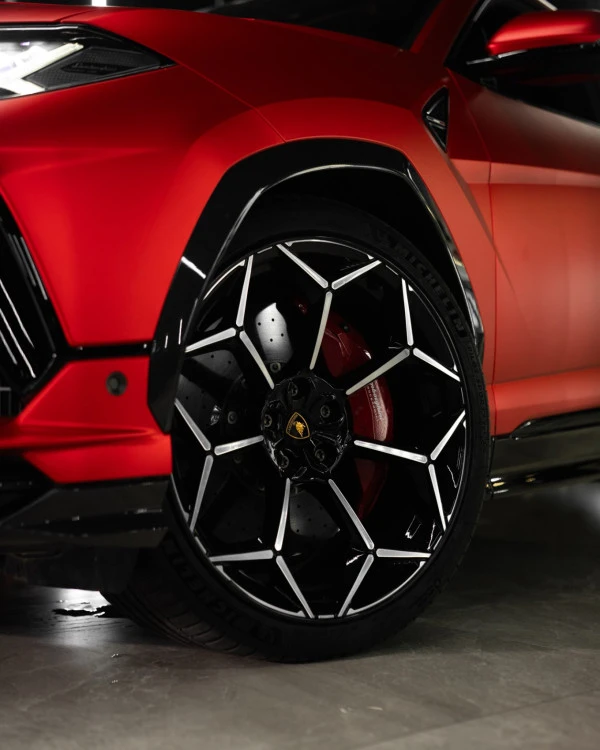 Red Lamborghini Urus PERFORMANTE Photo 6