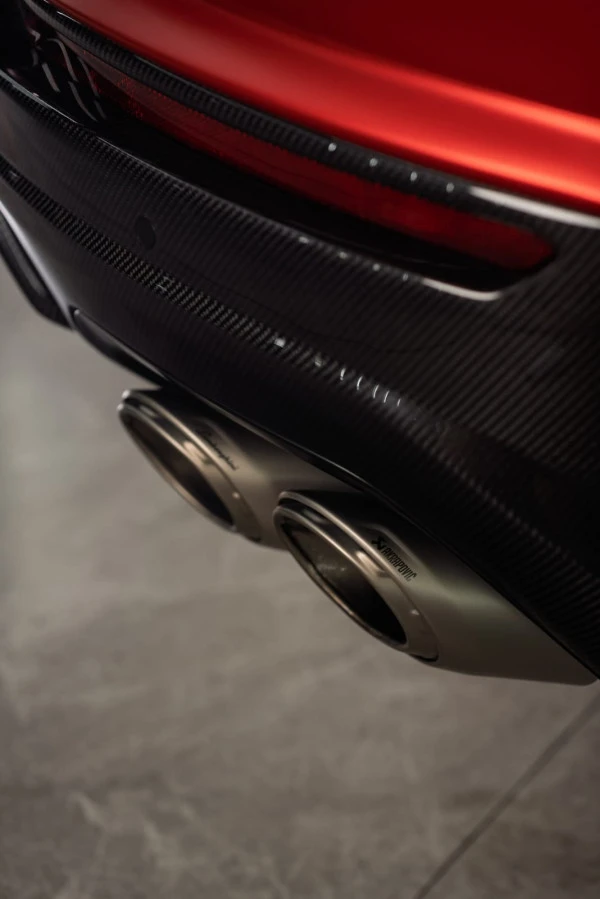 Red Lamborghini Urus PERFORMANTE Photo 12