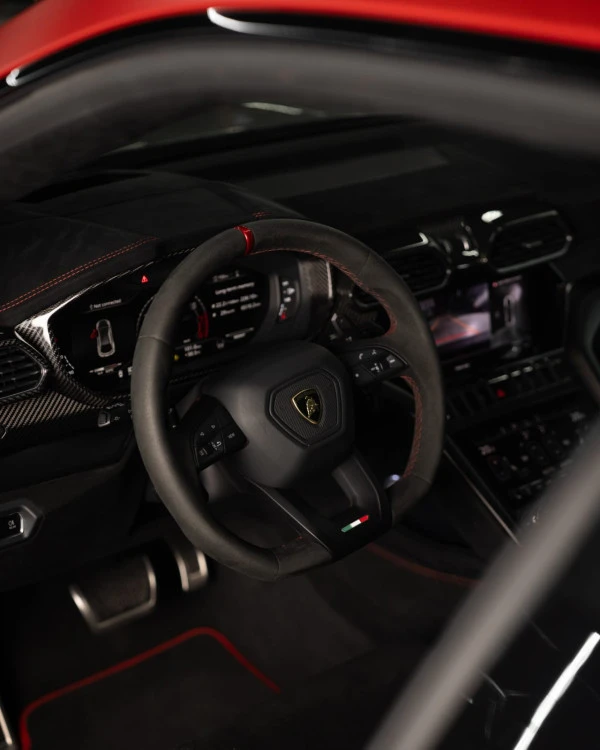 Red Lamborghini Urus PERFORMANTE Photo 13