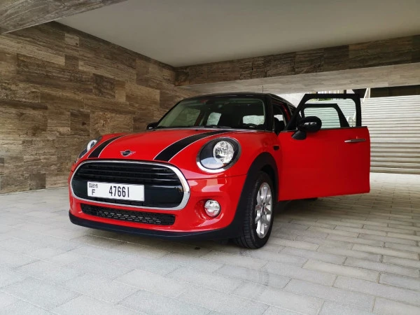Red Mini Cooper Photo 4