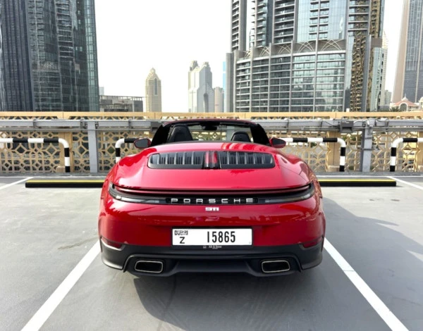 Красный Porsche 911 Carrera Photo 4