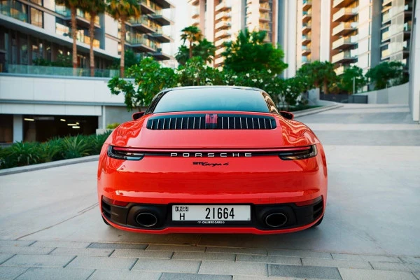 Красный Porsche 911 Targa 4 Photo 3