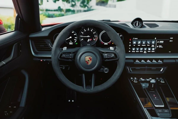 Красный Porsche 911 Targa 4 Photo 4