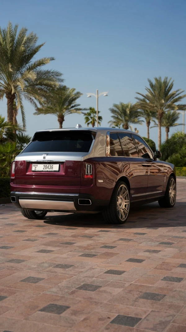 Красный Rolls Royce Cullinan Mansory Photo 2