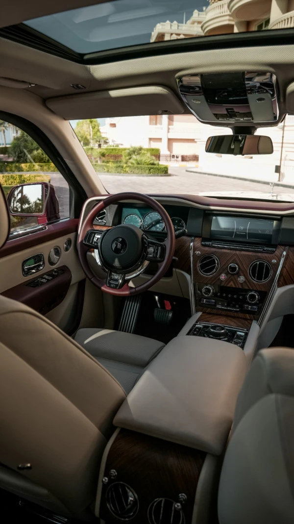 Красный Rolls Royce Cullinan Mansory Photo 3