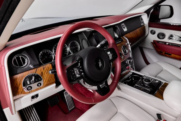 Красный Rolls Royce Cullinan Mansory Photo 4