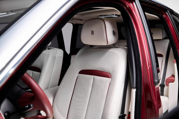 Красный Rolls Royce Cullinan Mansory Photo 5