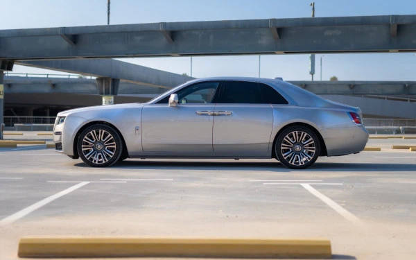 Silver Grey Rolls Royce Ghost Photo 2