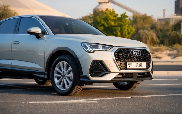 Silver Audi Q3 Sportback Photo 2