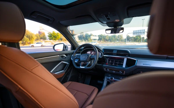 Silver Audi Q3 Sportback Photo 9