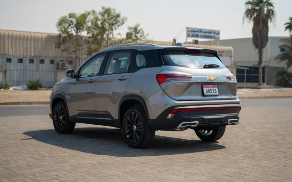 Silver Chevrolet Captiva Photo 3