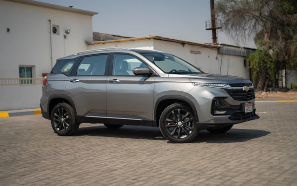 Silver Chevrolet Captiva Photo 4