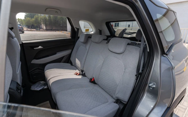 Silver Chevrolet Captiva Photo 7