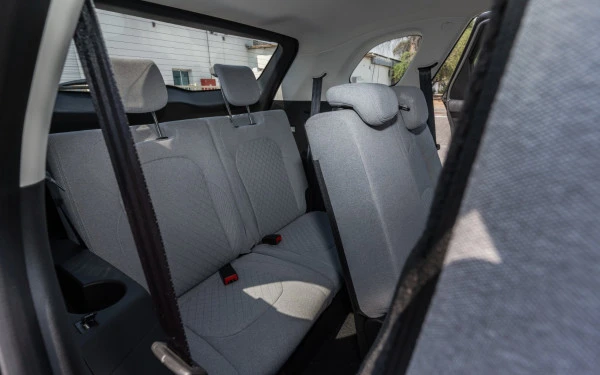 Silver Chevrolet Captiva Photo 8