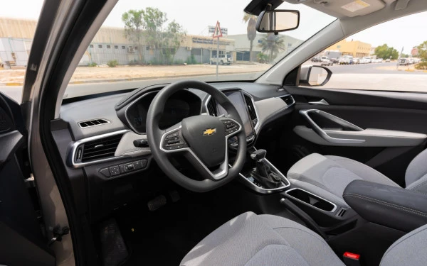 Silver Chevrolet Captiva Photo 6