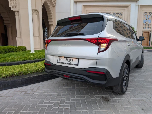 Silver KIA Carens 7-Seater Photo 2