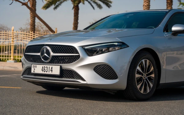 Silver Mercedes A180 Photo 9