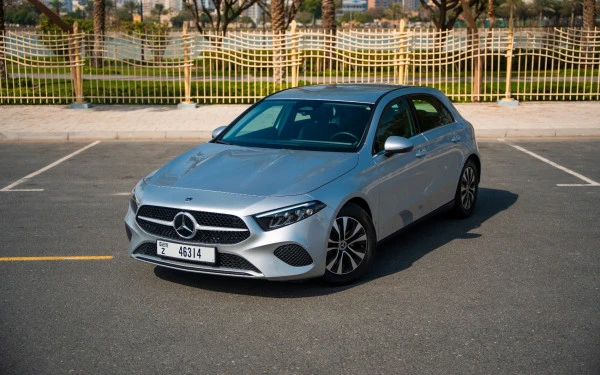 Silver Mercedes A180 Photo 11