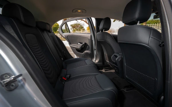 Silver Mercedes A180 Photo 22