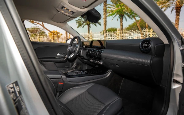 Silver Mercedes A180 Photo 26