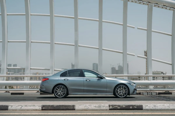 Silver Mercedes C200 Photo 3