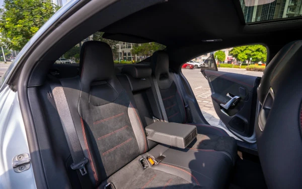 Silver Mercedes CLA200 Photo 7