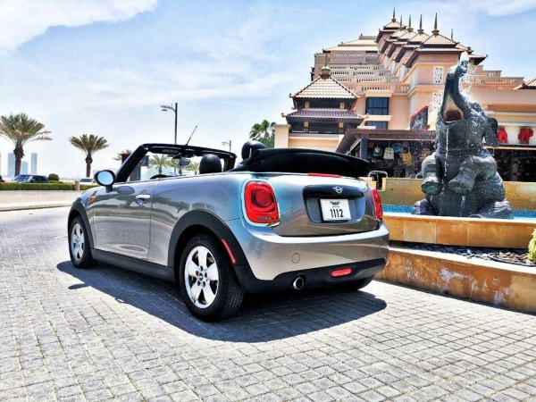 Silver Mini Cooper cabrio Photo 5