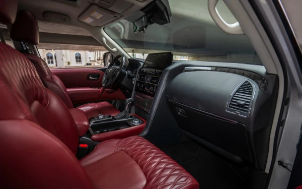 Silver Nissan Patrol Platinum V6 Photo 7