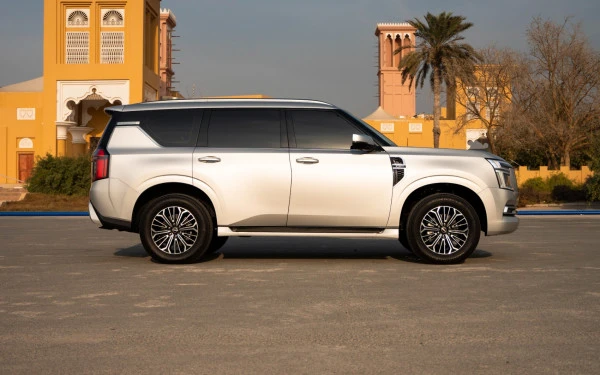 Silver Nissan Patrol Platinum V6 Photo 2