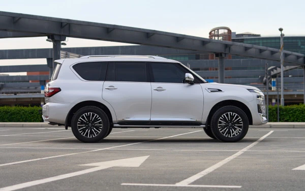 Silver Nissan Patrol Platinum V6 Photo 2