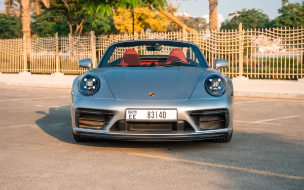 Silver Porsche 911 Carrera GTS Photo 9