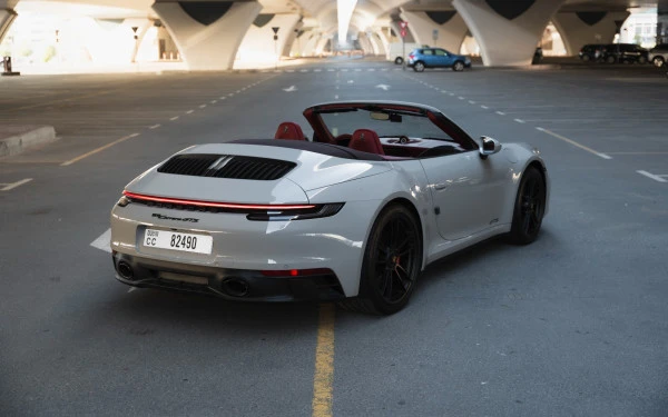 Серебро Porsche 911 Carrera GTS Photo 4